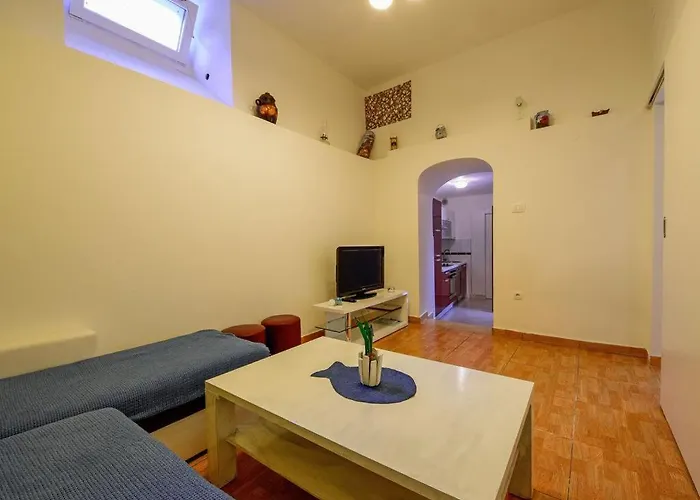 Anita أوباتيا